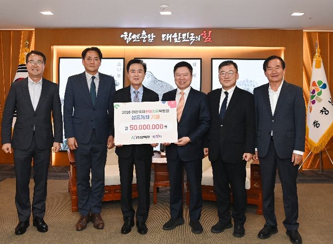 김태흠 지사, 정대식 금성백조주택 부회장 접견