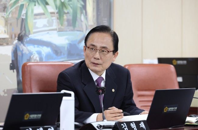 김형재 의원이 3월 5일 열린 제334회 서울시의회 임시회 문화체육관광위원회 업무보고에서 서울시 홍보기획관에게 질의를 하고 있다.