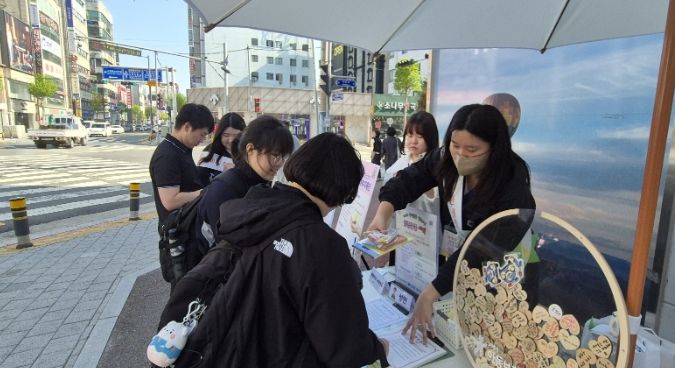거제시, 아동학대 예방과 생명존중 거리 캠페인